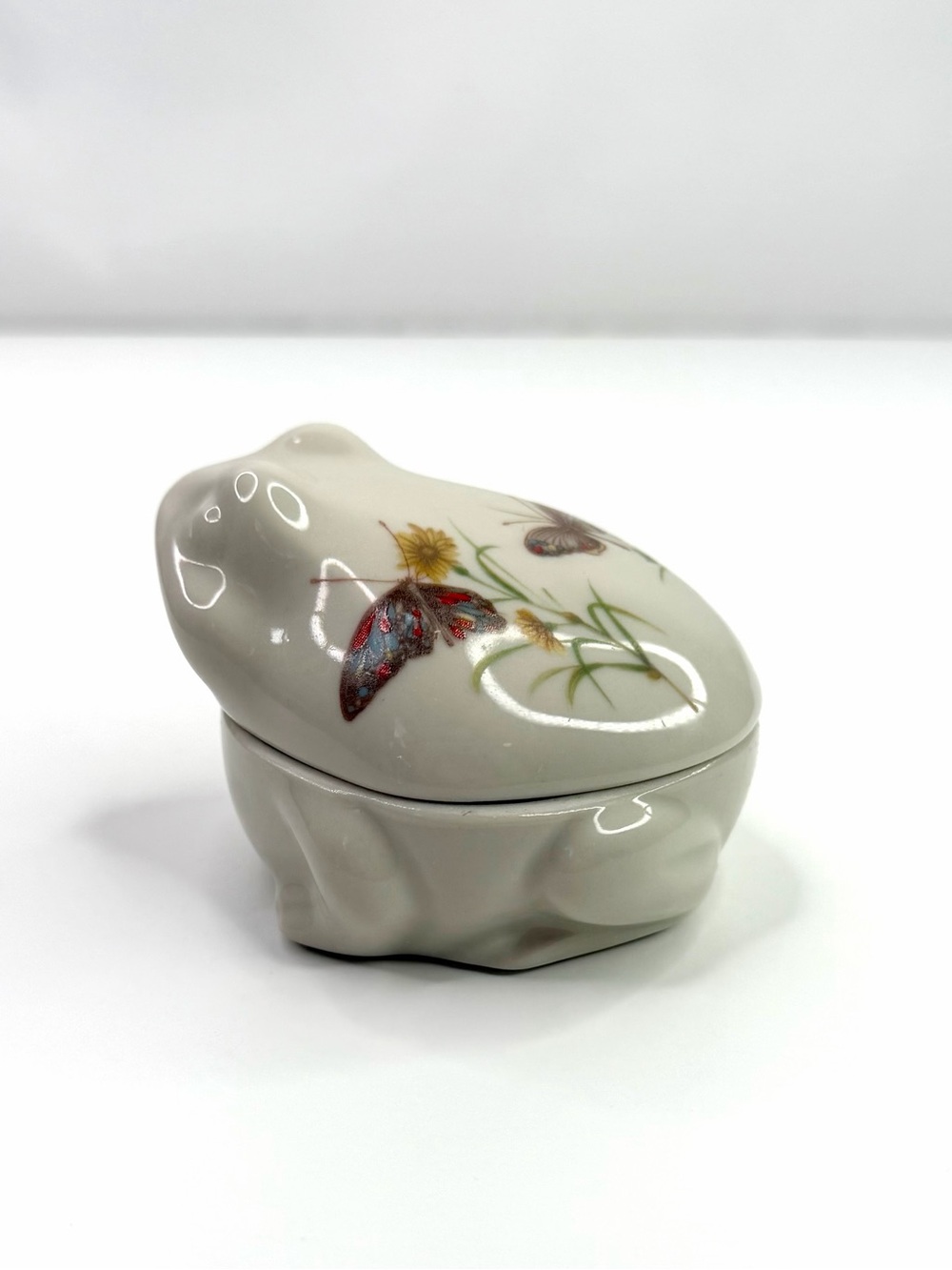 Dew Takahashi San Francisco White Porcelain Frog Floral Hand painted Trinket Box